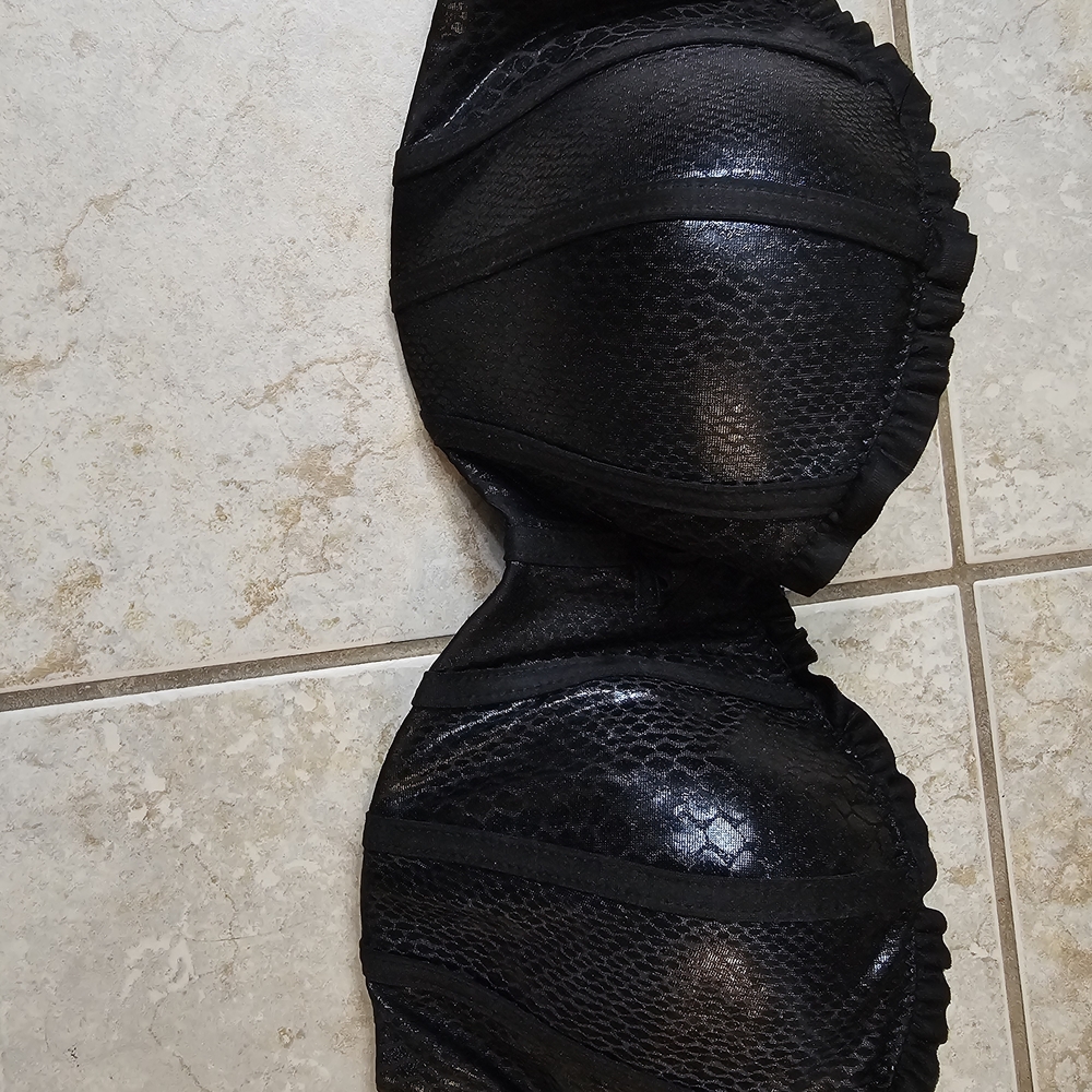 Hot Topic Black Snake-Texture Push-Up Bra